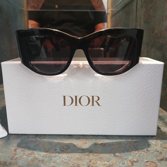 Dior Elegant Black Sunglasses - Picture 1 of 3